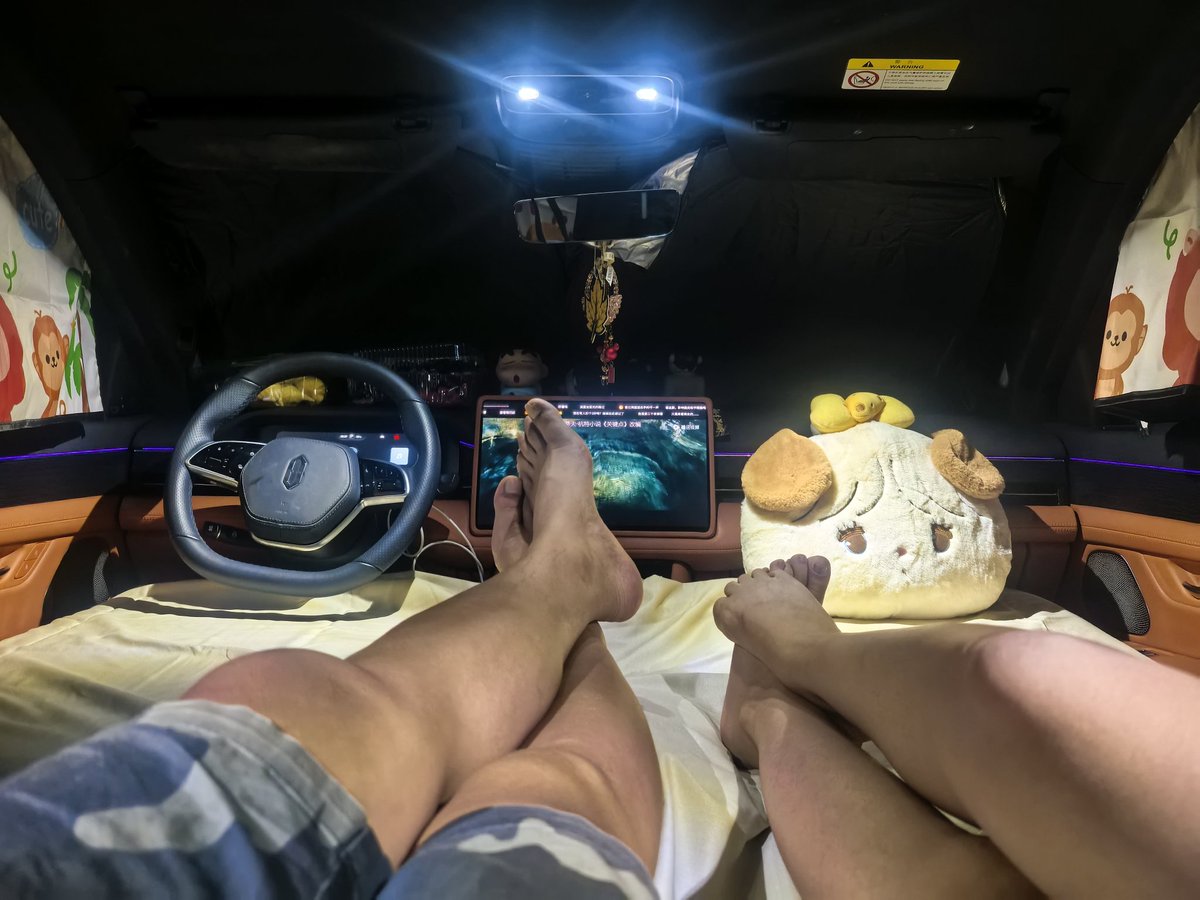 第一次和媳妇床车露营