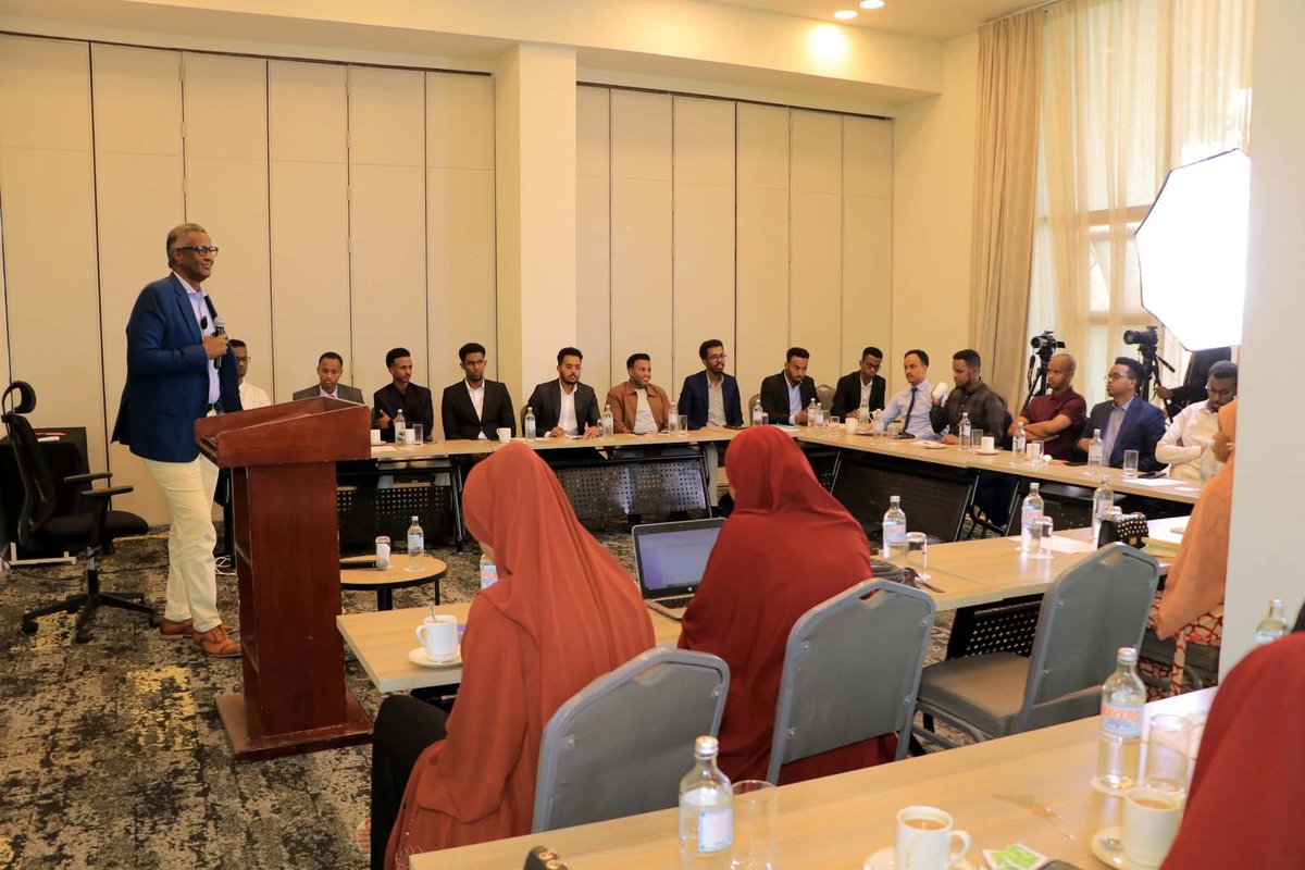 HopeINSFRCB's tweet image. concluded a high-level workshop on "Leadership in a Changing World: Emerging Leaders" led by H.E. @AAbdishakur . We sincerely thank H.E. for his time and invaluable insights. The session was engaging, inspiring, and impactful for youth intellectuals and university students.