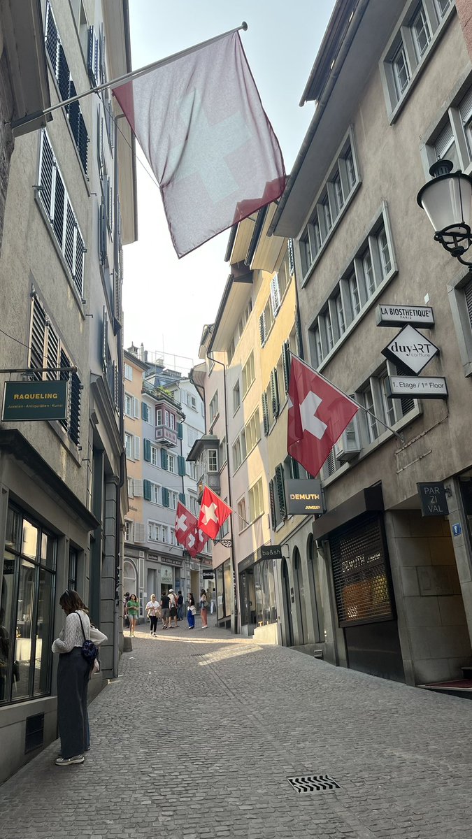 cviuay's tweet photo. 🇨🇭this country always hits different but italy wins for me https://t.co/mF1w87FVDK