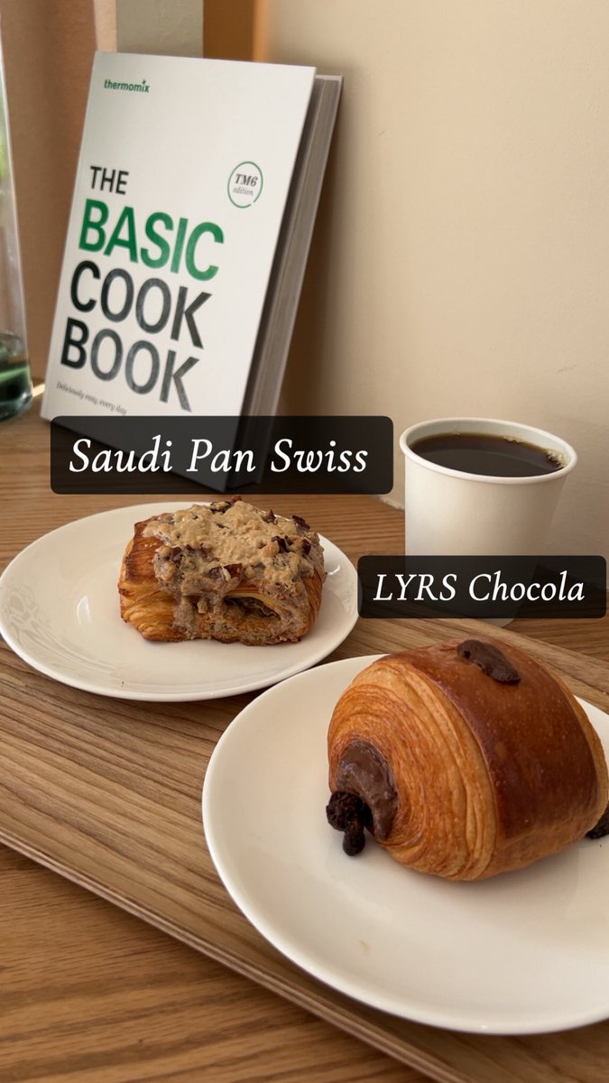 Dr_d7am's tweet photo. جديد مخابز الرياض 🥐 

مخبز LYRS 

موقعه في طريق العليا العام وشغلهم رائع جدا 👏🏻 

أكثر شيء أعجبني LYRS Chocola 😍 تشوكليت مع كراميل 👏🏻 رهيبة جدا جربوها واعطوني رايكم 😇 https://t.co/mB5RHhn4px