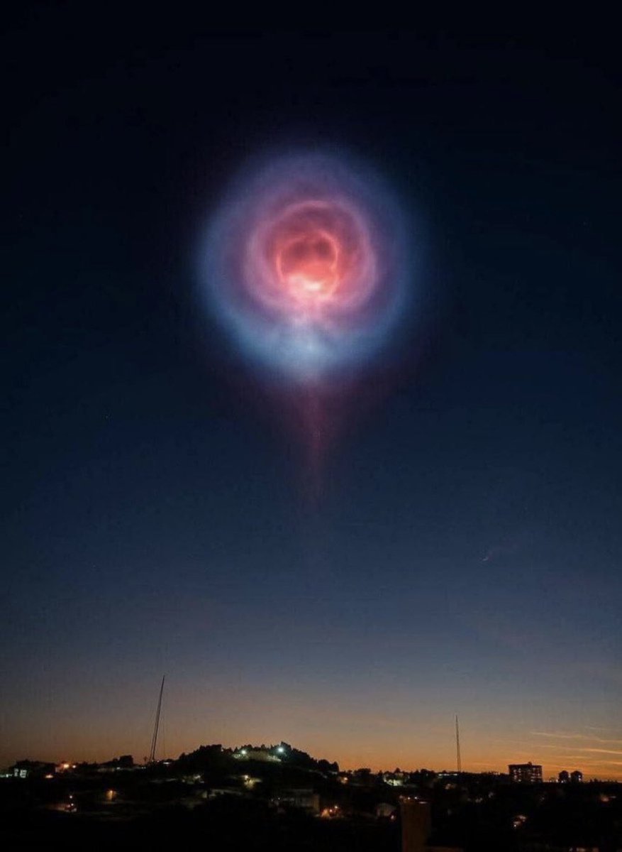 🇮🇱🇮🇷 | #URGENTE: Imagen muestra a un interceptor israelí Arrow 3 realizando un impacto exoatmosférico, destruyendo un misil balístico iraní a 100 km sobre la Tierra, reporta medio israelí.

#Israel #Irán #Arrow3 #IsraelIranWar #Misiles #DefensaAérea #Breaking #MedioOriente #Iran