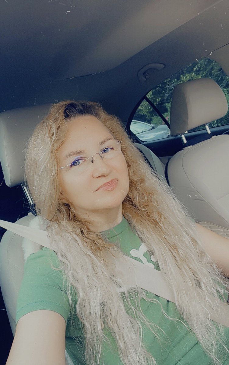 In this part of the world 🇷🇴<a href="/PrinceRoyce/">Prince Royce</a> you‘ve got a blonde girl driving, singing, and dancing in her car seat. Happy with one of my favorite songs ❤️🎸🎸
#GoYourOwnWay