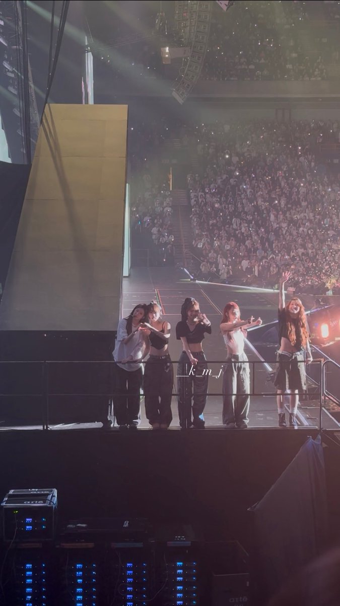 __k_m_j's tweet image. 初ルセラ！
ステージサイド体感席だったけどメンバー近くに来て楽しすぎた！！

#LE_SSERAFIM #르세라핌 
#EASY_CRAZY_HOT