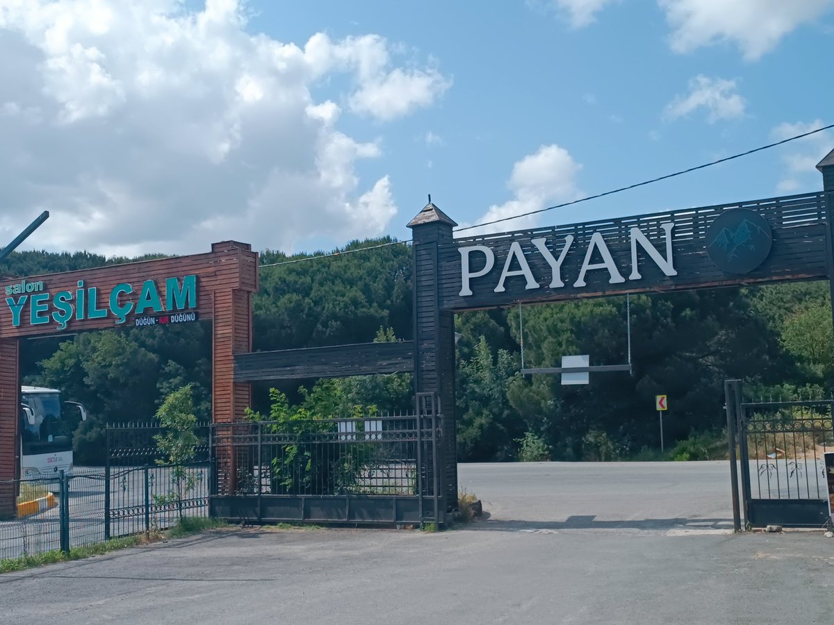 COCUKLA GİRMENİN YASAK OLDUGU DEVLETİN ORMANİNDAKİ CAFE
Maltepe Başıbüyük ormanlık bolgedeki cafeye
çocuklarla nefes alalım diye gittik yanımızda çocuk oldugu icin mekandan cikarildik devletin ormanına çökmüşler ama çocuk getirmek yasak
<a href="/MaltepeBelTr/">Maltepe Belediyesi</a> 
<a href="/istanbulbld/">İstanbul Büyükşehir Belediyesi</a> 
<a href="/tcailesosyal/">T.C. Aile ve Sosyal Hizmetler Bakanlığı</a>