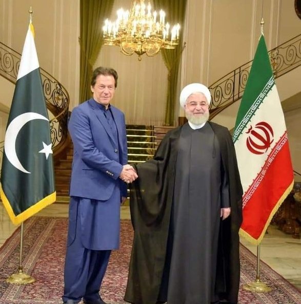 Mustafazaman199's tweet photo. Full support to Iran from Pakistan💪🇵🇰🇮🇷
#Tehran #WorldWar3 #Iran #IranUnderAttack  #planecrash #Israele https://t.co/CJgmJp2Mmj