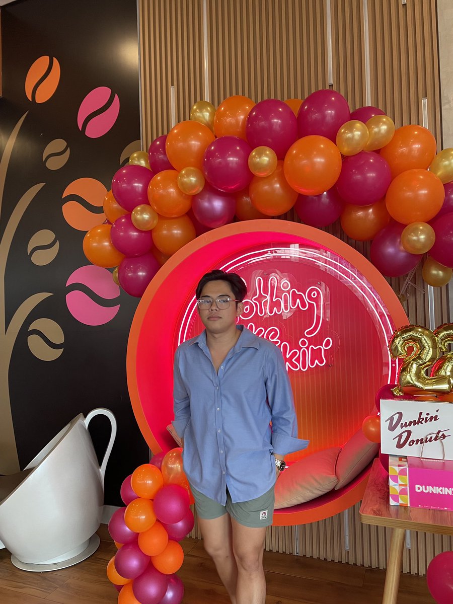 ghhaab's tweet photo. @dunkinph happy 22nd! https://t.co/Dzw4Ztf4TR