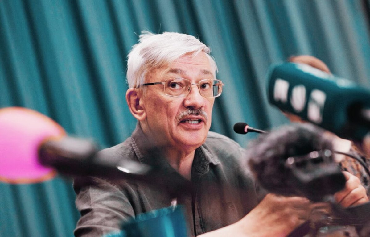 “Cosa dovrebbe fare l’Europa per favorire la fine del conflitto in Ucraina? Tenere a mente che la maggior parte dei russi è stanca di questa guerra. Quindi fare pressione sulla Russia con sanzioni e sostenere l’Ucraina in ogni modo possibile: militare, politico, economico. Per