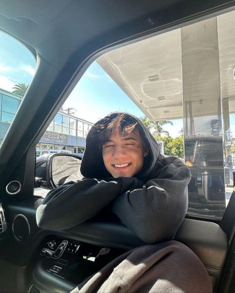 witheredlis's tweet image. Feliz aniversario, chama! Vô te ama muito