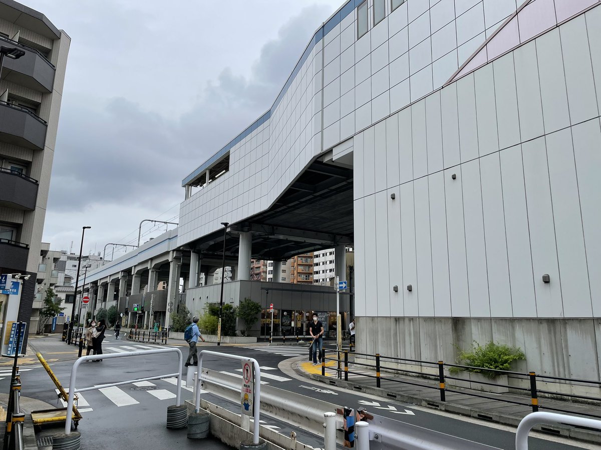 蒲田にひさしぶりに行った
この感じ、この空気感
むかし友達だった人の家庭環境が最悪だったのは知ってたけど突然電話で「お母さんが弟の背中包丁で刺しちゃった」と聞かされた時のこと思い出した