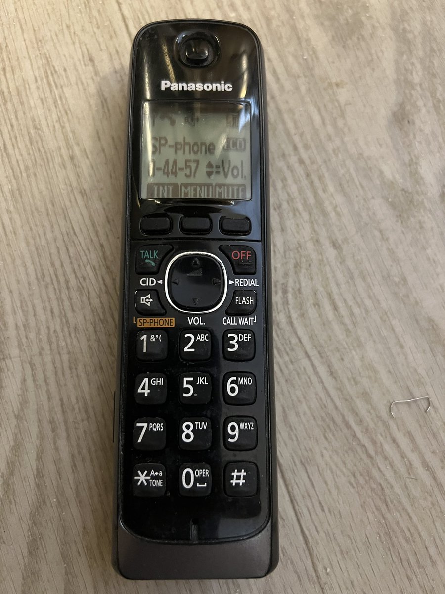 Dis Mr #Flyingblue ça sert à quoi d’avoir une ligne téléphonique “dédiée” pour faire attendre tes clients plus de 45 minutes avant qu’un opérateur daigne leur répondre aux #US?…#AirFrance