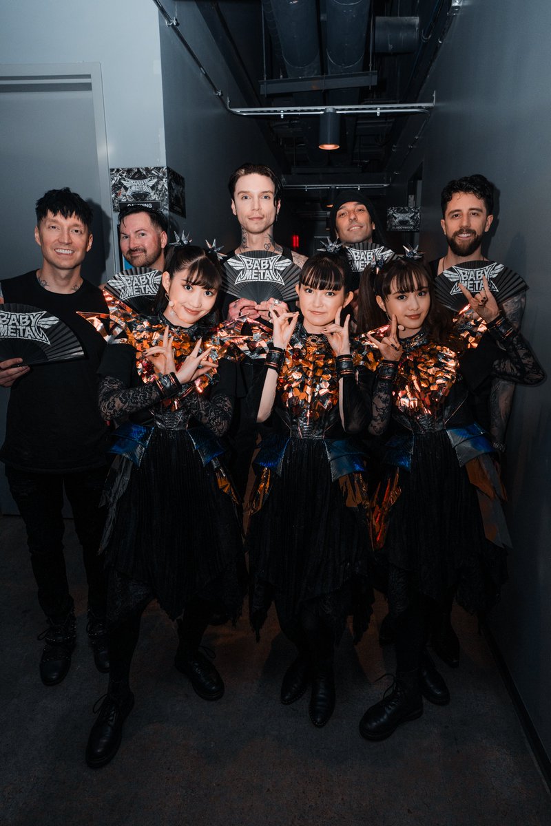 BABYMETAL (@babymetal_japan) on Twitter photo Thank you <a href="/blackveilbrides/">Black Veil Brides</a>
#BABYMETAL #BABYMETALWORLDTOUR20252026NORTHAMERICA #HOUSTON
📸 <a href="/Theguyfromthpic/">Christian Maravelis</a> Thank you <a href="/blackveilbrides/">Black Veil Brides</a>
#BABYMETAL #BABYMETALWORLDTOUR20252026NORTHAMERICA #HOUSTON
📸 <a href="/Theguyfromthpic/">Christian Maravelis</a>