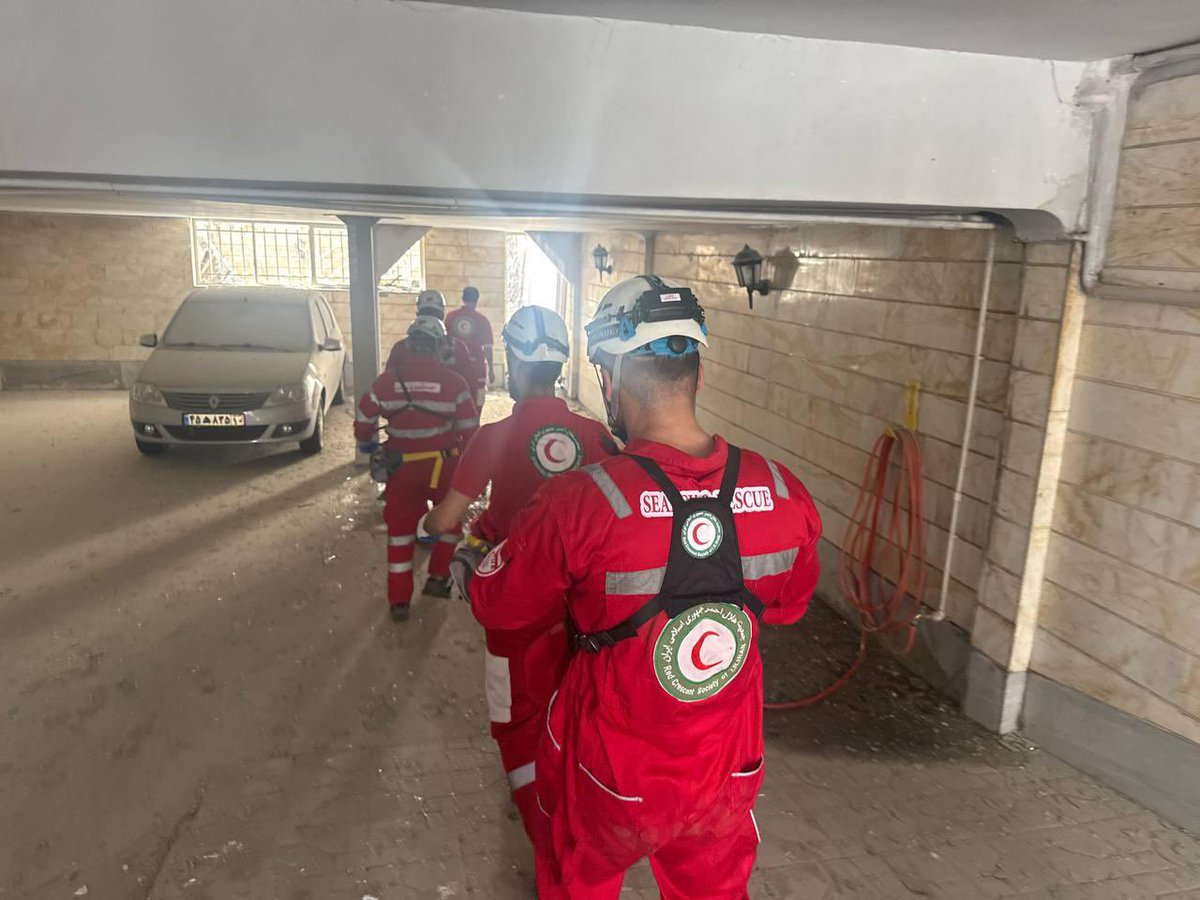 elsharkawi's tweet image. Iran Red Crescent humanitarian work continues: search and rescue teams respond to the tragedy unfolding.
Condolences to the loss of team member yesterday.
We hope and pray for a quick resolution to the crisis.