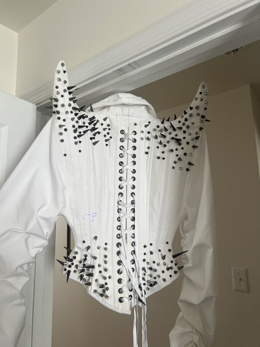 Me and the jacket that took years of the lives of my small, arthritic hands 🤠