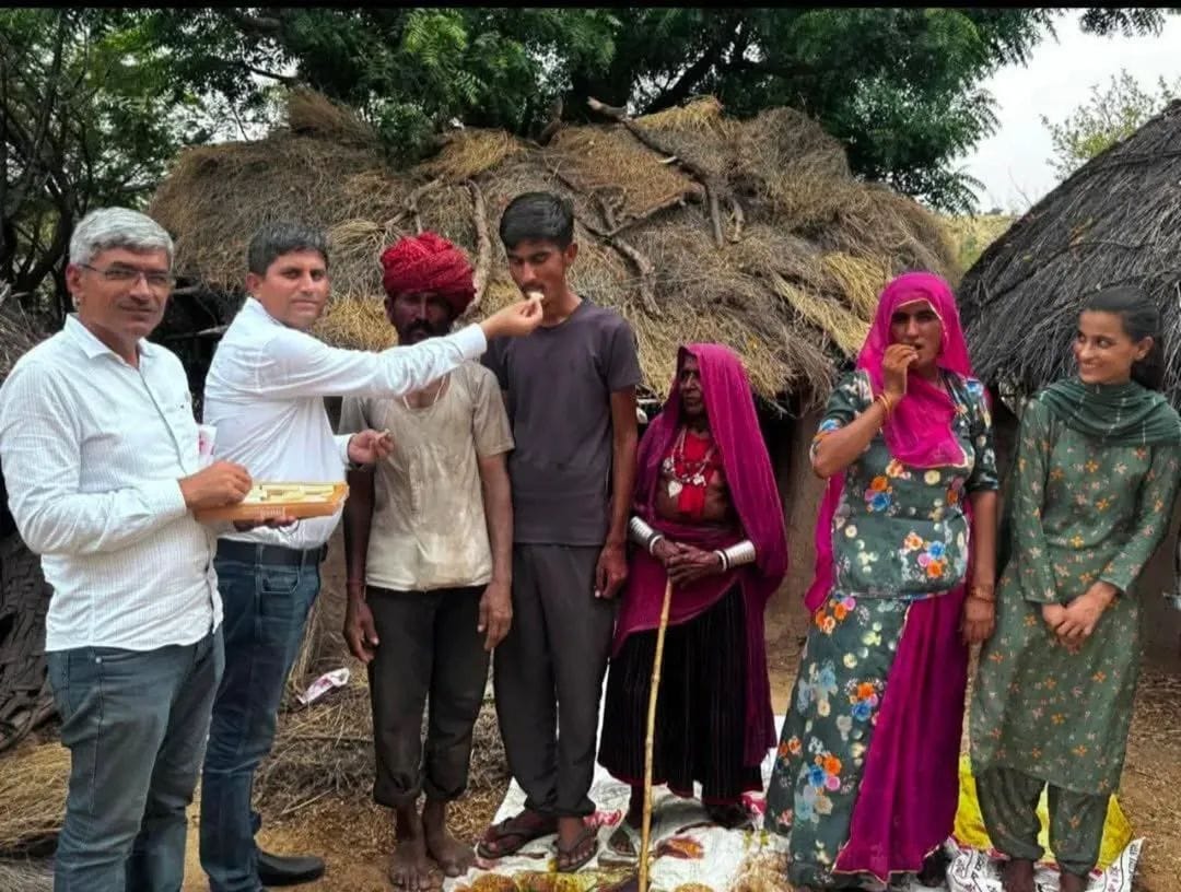 साधारण किसान पिता ने शादी विवाह में झूठे बर्तन धोकर अपने बेटे को पढाया,आज छात्र श्रवण कुमार ने #NEET2025 के रिजल्ट और फिफ्टी विलेज में पढ़ते हुए 556 मार्क्स प्राप्त कर #AIR 9754 रैंक प्राप्त की। संस्थान के डॉ.भरत सारण के  प्रयासों व मार्गदर्शन से संभव हो पाया।...
#NEETUGResult