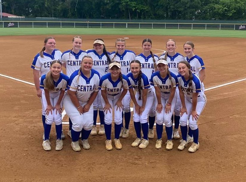 CHSFalconSports's tweet photo. Final Score from Salem, VA
Central 4 - King William 1

The Falcons are your VHSL Class 2 State Softball Champions! 🏆

🟡🔵🥎 https://t.co/HYJiGrAZWF
