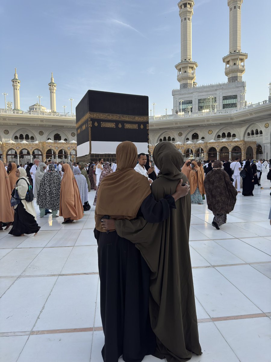 detoun__adetoun's tweet photo. Alhamdulilah My Lord Answered my dua. 

(Completed My First Umrah and Hajj with My husband and Sister) https://t.co/kiPxtNKYU5