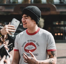 lum5sos's tweet photo. @cthoodarchive @Calum5SOS it's giving major taste testers get vibe https://t.co/kOusdKmvh0