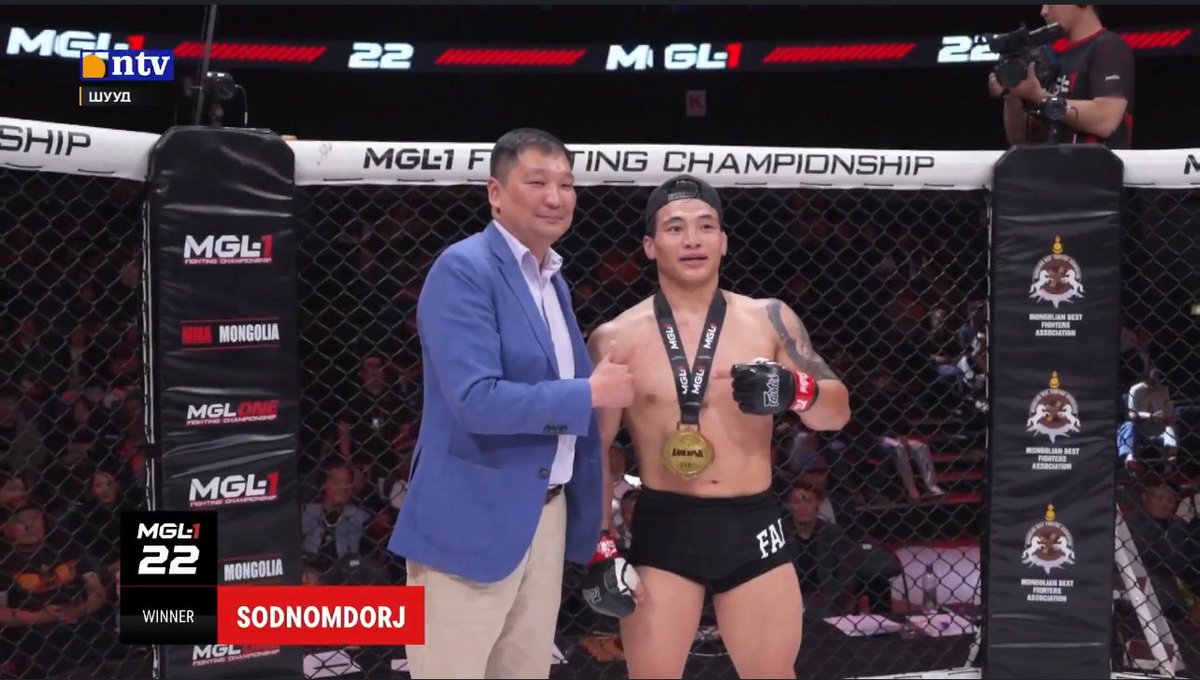 Казакстан улсын тамирчныг ялсан Содномдоржид медаль гардуулав. Тулааны спортыг хажуугаас үзэх тасархай байна шүү.