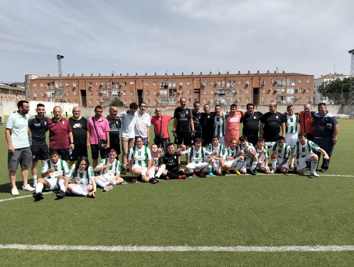 Nuestra #EscuelaIntegracionCCF participó este sábado en la convivencia 'Vive Las Palmeras', organizada en la barriada de Las Palmeras, donde se lo pasaron bomba 👏🏻👏🏻🫂🔝 ¡Gracias por vuestro cariño!