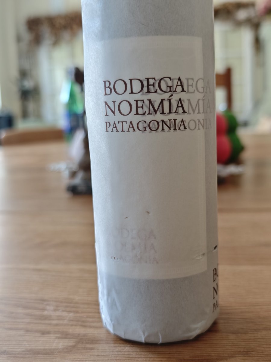 CharlesNF_no2's tweet image. Quite a drinkable Saumur ... But looking forward to this tip top Malbec made by a great old friend.