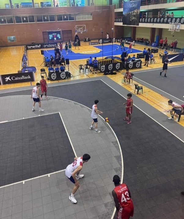 💠 CAMPEONATOS FEB 🇪🇦 // CE 3X3 U17 CLUBES //

🙋🏻 HOLA, ¡INFORMAMOS DE QUE TENEMOS A DOS EQUIPOS EN 1/4 DE FINAL!

¡LAS CHICAS DE <a href="/cbPumarin/">C.Baloncesto Pumarín</a> Y LOS CHICOS DE <a href="/RGCCBaloncesto/">Real Grupo de Cultura Covadonga Baloncesto</a> ESTÁN ENTRE LOS OCHO MEJORES DEL PAÍS Y MAÑANA JUGARÁN POR UN ÉXITO AUN MÁS GRANDE!

¡ASTURIAS AL ALZA 3X3!