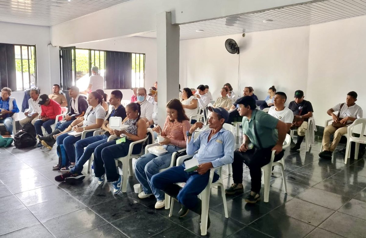 Misión de la ONU en Colombia (@misiononucol) on Twitter photo Participamos en taller de Zonificación Ambiental Participativa en La Montañita, junto a Asojuntas, <a href="/MinAmbienteCo/">MinAmbiente Colombia</a> <a href="/MinAgricultura/">Min. de Agricultura</a> <a href="/AgenciaTierras/">Agencia Nacional de Tierras</a> <a href="/igacColombia/">Instituto Geográfico Agustín Codazzi - IGAC</a> @InstHumboldt, espacio en el que se dialogó sobre los objetivos y metodologías para fortalecer el trabajo colectivo. Participamos en taller de Zonificación Ambiental Participativa en La Montañita, junto a Asojuntas, <a href="/MinAmbienteCo/">MinAmbiente Colombia</a> <a href="/MinAgricultura/">Min. de Agricultura</a> <a href="/AgenciaTierras/">Agencia Nacional de Tierras</a> <a href="/igacColombia/">Instituto Geográfico Agustín Codazzi - IGAC</a> @InstHumboldt, espacio en el que se dialogó sobre los objetivos y metodologías para fortalecer el trabajo colectivo.