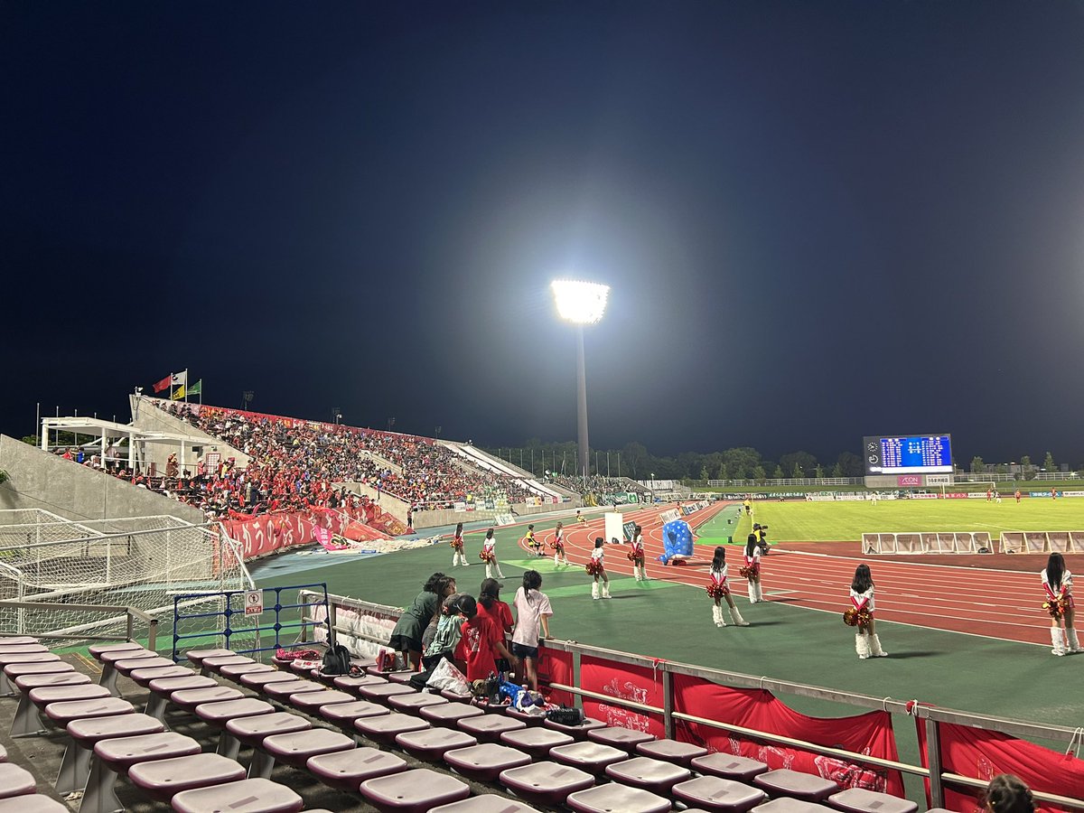 CS12AYM's tweet image. 3年振りの琉球
「どうだった？正直な感想がほしい」
と言われたので、他サポながら思うことを正直に色々と言ってしまった
これから良い方向に変わってほしい
住んでる街のJクラブが憎たらしいくらい強かったり、羨ましいくらい魅力あるクラブであって欲しいな
機会があればまた行こう
 #FC琉球