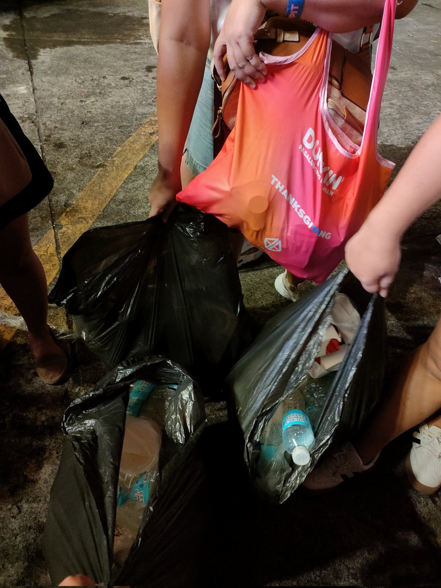 SB19_swerver's tweet photo. Good Job A'tin and thank you rin sa mga staff po. 🤗🩵

SB19 LIVE IN BICOL
@SB19Official #SB19
#BicolGoesLocoWithSB19 https://t.co/tTLNbLNIdH