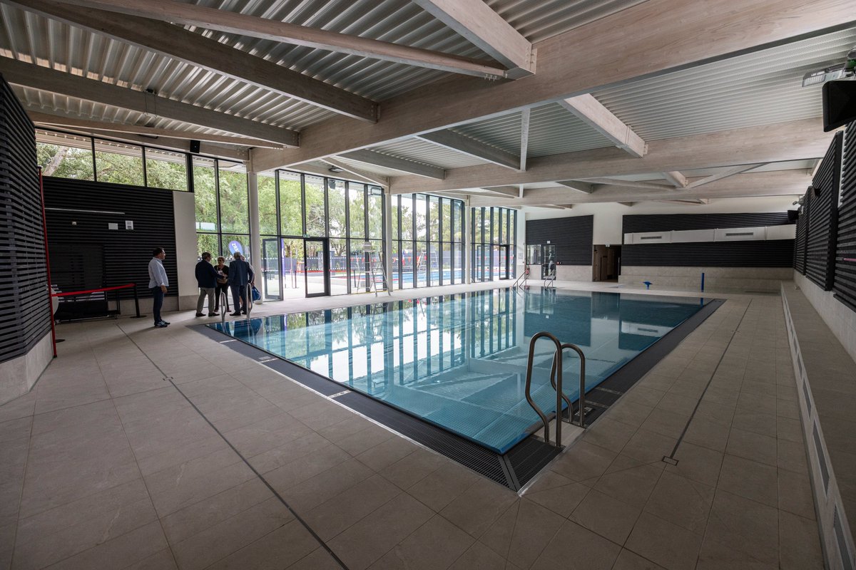 Tout juste inaugurée, la nouvelle piscine de Belle-Beille ouvrira ses portes ce dimanche 15 juin. Le bâtiment éco-conçu comprend notamment un bassin nordique accessible toute l'année. #SportAngers angers.fr/actualites-sor…