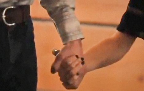 olicityjoy's tweet image. Day 6: Favorite Carter Moment 

Beth very much needed someone to comfort her and Rip understandably was busy. Everyone else just walked by her 😠 Carter stepped up big time 😭💔
#15DaysofBethRip