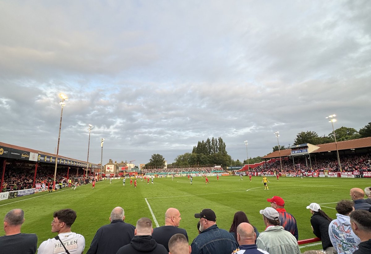 MartinPova's tweet photo. 🇮🇪 Dublin Derby
Včera jsem si udělal radost a zašel jsem si na derby mezi Shelbourne - Shamrock Rovers (1:2) na Tolka Park. Nejsem dobrý vlákna a nepostuji, ale zkusím jen ve zkratce. 🧵 https://t.co/ugxJRtPQln