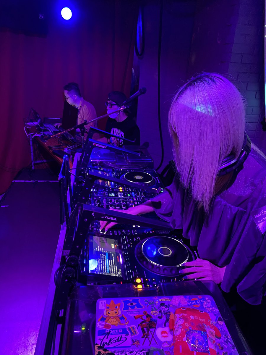 killa_ni's tweet photo. きるあに！スタートしました！
1番手DJ もぐたん！
VJはあっちん！
朝まで盛り上がって行きましょう！
 #きるあに https://t.co/HkzjReV3Hg