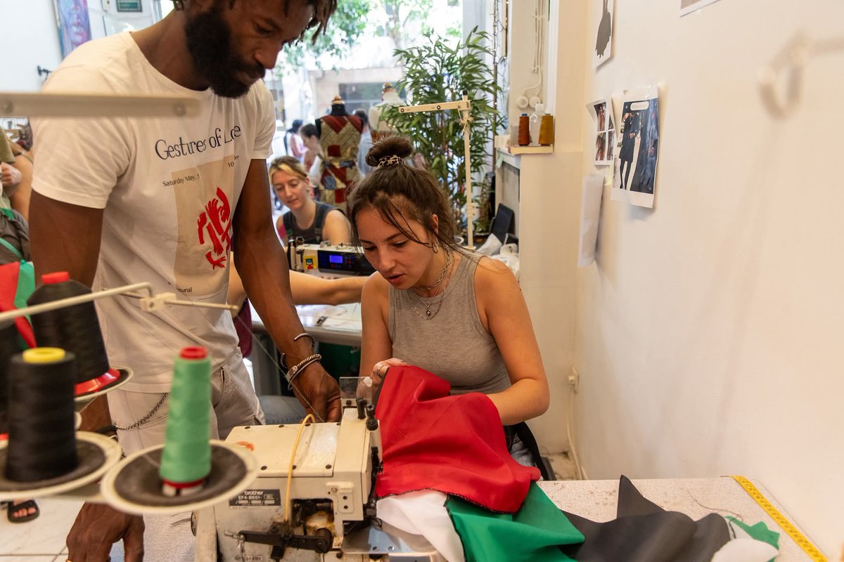 SteliosFot75's tweet image. #Greece is a heavily touristic country and a holiday destination for #Israeli soldiers.
The Exarchia community in #Athens organised and used an old local mill fabric to make #Palestine flags to show the community's support for the Palestinians.
📸 Marios Lolos
#Gaza #Israel