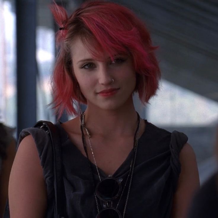 faberryfever's tweet photo. this rachel and this quinn https://t.co/lrmtUfZTeA
