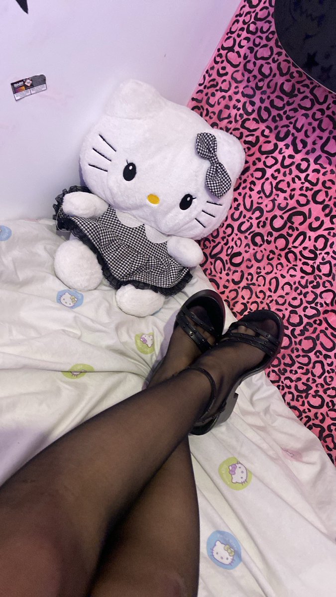 ZuzankaFindom's tweet photo. Nowe zamówienie bogini 😝 Wiecie co robić frajerzy😉Raz klękać na kolanach w dm'ach😈
@rt_feet @user385u @FindomPolish @POLSKAFINDOM #feet #feetfetısh #foot #footfetısh #domina #findompl #dominacjafinansowa #bankomat #portfel #slave https://t.co/aBS6gbLvJG