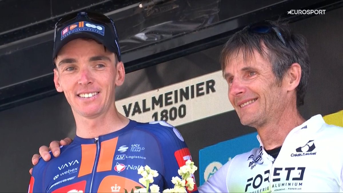 LeGruppetto's tweet photo. Combatif de la 7e étape du Critérium du #Dauphiné, Romain Bardet est monté sur le podium en compagnie de son père, à la veille de son dernier jour de course sur route. https://t.co/eeYZGlORSN