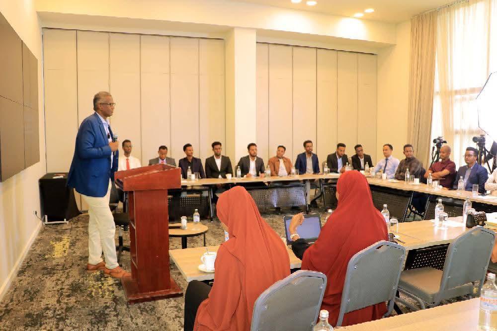 AAbdishakur's tweet image. Today, I delivered a training session titled ‘Leadership in a Changing World: Emerging Leaders, where I shared insights from my experiences working with Somali youth and intellectuals. The event was organized by @HopeINSFRCB. Youth are the cornerstone of the nation’s…