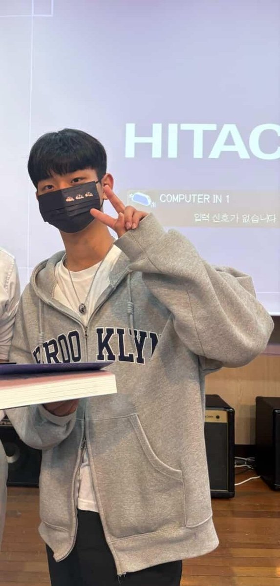 wjdtmddbjsdld's tweet photo. 머리 이상..#ㄱㅊㅅ #게친소 https://t.co/bg5t9vDezh