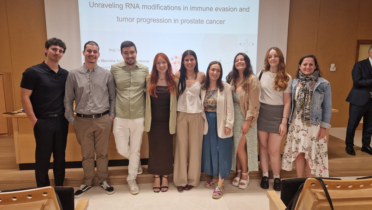 Sblancolab's tweet photo. Orgullosa del gran trabajo de tesis de Ana Añazco, apoyada por un gran equipo. Le deseamos un bonito futuro y esperamos no perdernos de vista ❤️ 
#RNAMods
#singlecell
#prostatecancer
@ciccancer
@usal https://t.co/hvUwLyVgKh