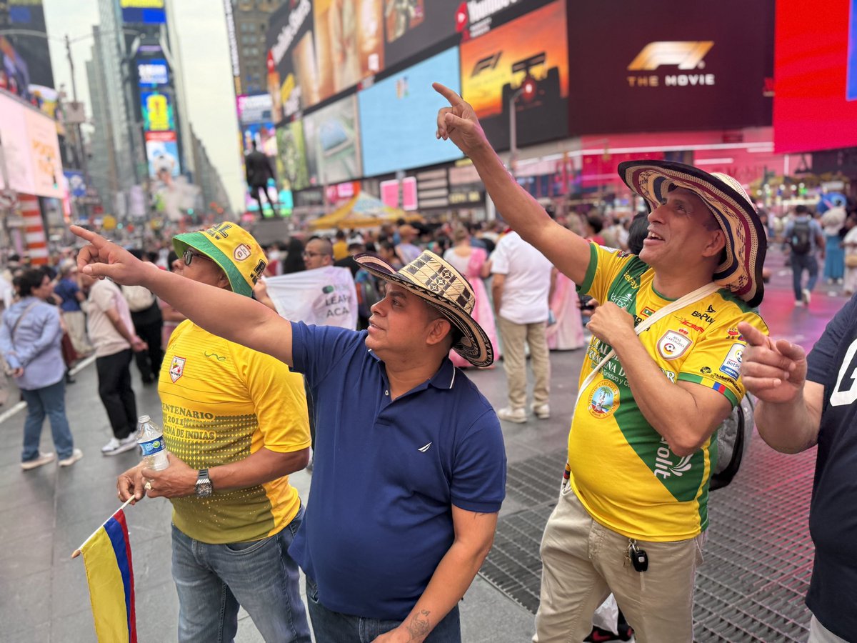 YamilHAranaP's tweet photo. La magia de Bolívar se tomó Time Square 🇱🇹

Bolivarenses y gente de otros lugares de Colombia y el mundo vieron un video que resume nuestra esencia y la belleza de un departamento que está de moda.

Así comenzamos a celebrar los 168 años de Bolívar. Y hoy la seguimos en Córdoba, para cantar el cumpleaños en FestiMaría. 

#LaMagiaEsBolívar