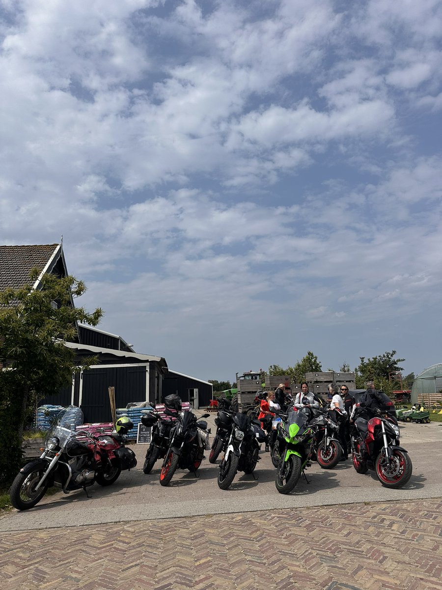 RuthRides's tweet photo. Lovely ride out with @MotormeidenTv ! https://t.co/phKWr2kWdR