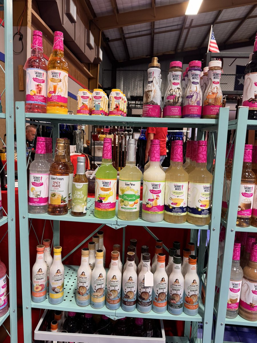 Ashleymesser11's tweet image. Spending the day at the vendor market in #lumberton #texas. I love meeting people and having a #smallBusiness