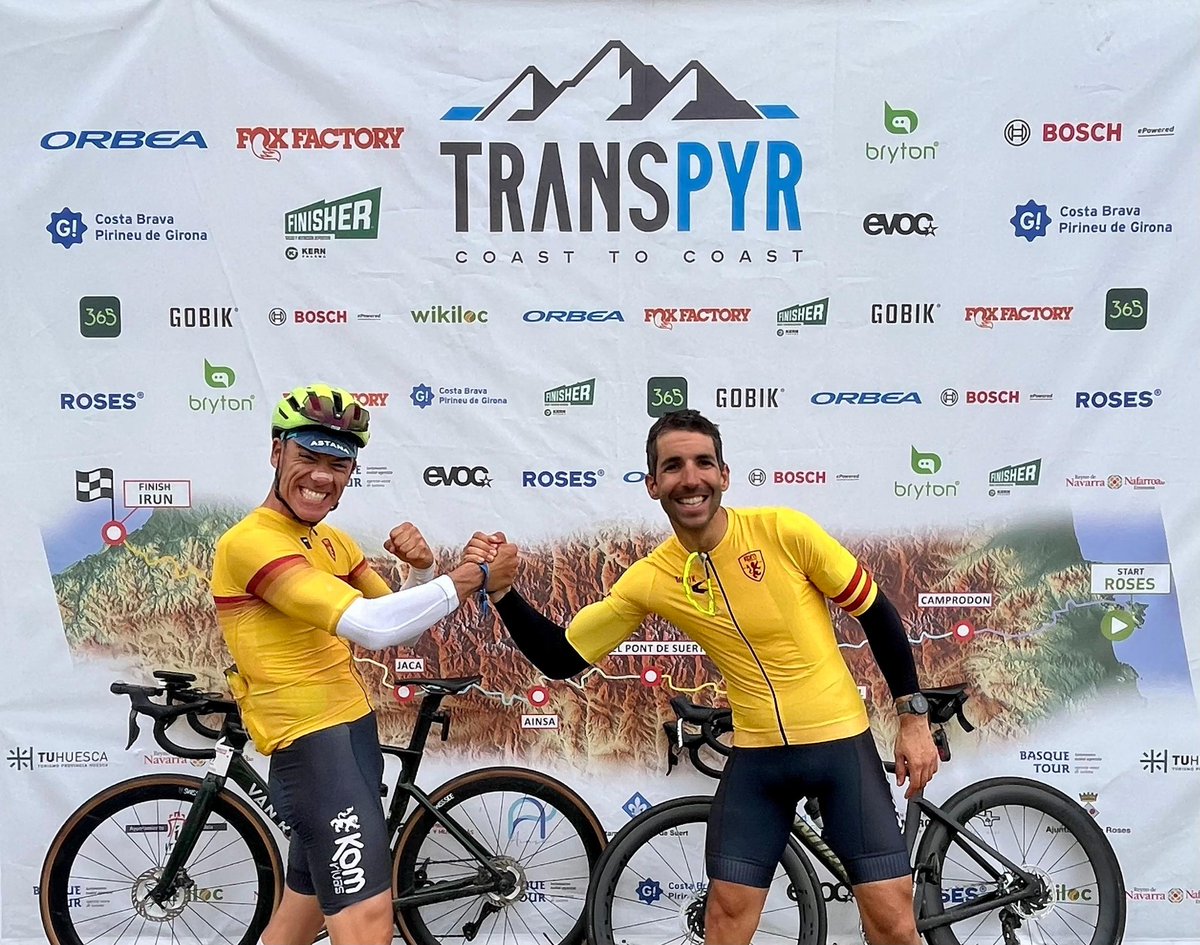 Hemos cruzado en bici los 1.000 km de Pirineos entre el Mediterráneo (Rosas) y el Cantábrico (Irún) #transpyr. Después de haber sido waterpolista no esperaba encontrar el mejor momento físico más cerca de los 50 que de los 40. Esto solo acaba de empezar. ¿Próxima? ¡TransAlpes!