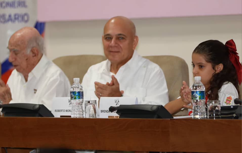 Nos sentimos orgullosos de tener pioneros como ustedes. Patriotas, de profundo conocimiento y compromiso con la Patria y la Revolución 

Aseguró <a href="/DiazCanelB/">Miguel Díaz-Canel Bermúdez</a> en la clausura de la Asamblea Nacional Pioneril