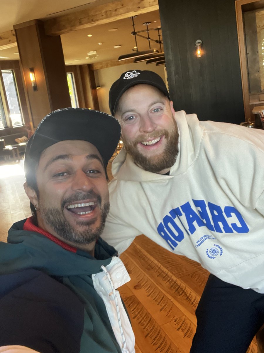 Finally got to meet this awesome guy, one of the main reasons my biz shifted 360 <a href="/jayclouse/">Jay Clouse</a> 🙌🫶