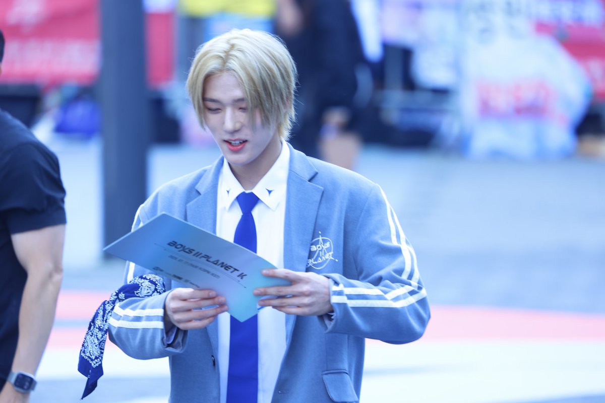 woome08's tweet photo. Ryan is really handsome.. https://t.co/skb7Opb9by