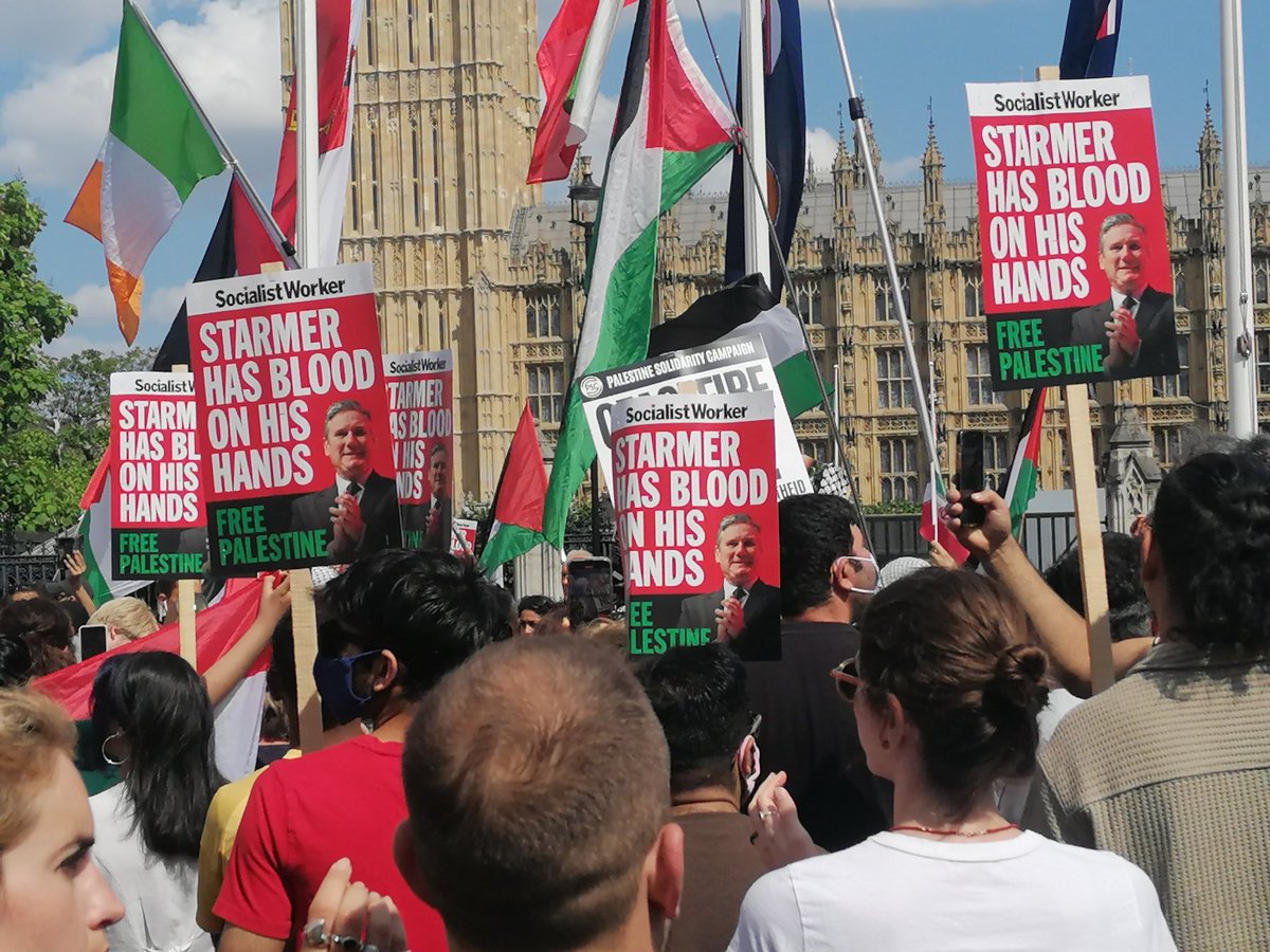 HackneySwp's tweet photo. Today.
Parliament Green.
We say #handsoffiran. 
We say #NotoWorldWarThree. 
#IsraelIsATerrorState
#FromtheRivertotheSeaPalestineWillbeFree 
We stand with #Palestine. 
We stand with #Gaza. 
#LongLivetheIntifada https://t.co/3yWhRh1JW2