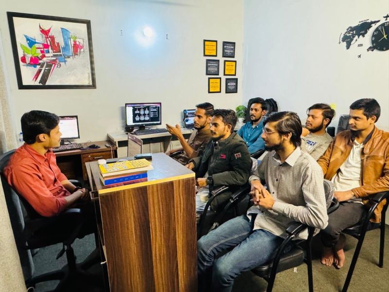 AbdullahJilan13's tweet image. Behind every solution is a story. 📷
Here’s a peek into how the Aplus Tech Solutions team brainstorms and collaborates to create magic for our clients. Because teamwork makes the dream work. 📷
#behindthescenes #techlife #aplustech  #Leadership