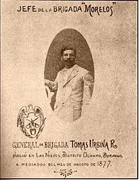 LectorHistoria's tweet photo. Torreón, junio 14 de 1914. 
Señor V. Carranza. Primer Jefe del E. C. Saltillo, Coah. 
Su último telegrama nos hace suponer que usted no ha entendido o no ha querido entender nuestros dos anteriores. Ellos dicen en su parte más importante, que nosotros no tomamos en cuenta la disposición de usted que ordena deje el señor general Villa el mando de la División del Norte, y no podíamos tomar otra actitud en contra de esa disposición impolítica, anti-constitucionalista y anti-patriótica. Hemos convencido al señor general Villa de que los compromisos que tiene contraidos con la Patria lo obligan a continuar con el mando de la División de Norte, como si usted no hubiera tomado la malévola resolución de privar a nuestra causa democrática de su jefe más prestigiado, en quien los liberales y demócratas mexicanos tienen cifradas sus más caras esperanzas. Si él lo escuchara a usted, el pueblo mexicano, que ansía el triunfo de nuestra causa, no sólo anatematizaría a usted por resolución tan disparatada, sino que vituperaría también al hombre que en camino de libertar a su país de la opresión brutal de nuestros enemigos, abandona las armas por sujetarse a un principio de obediencia a un Jefe que va defraudando las esperanzas del pueblo por su actitud dictatorial, su labor de desunión en los estados que recorre y su desacierto en la dirección de nuestras relaciones exteriores. 
Sabemos bien que esperaba usted la ocasión de apagar un sol que opaca el brillo de usted y contraria su deseo de que no haya en la Revolución hombre de poder que no sea incondicional carrancista, pero sobre los intereses de usted están los de pueblo mexicano, a quien es indispensable la prestigiada y victoriosa espada del general Villa. Por todo lo expuesto, participamos a usted que la resolución de marchar hacia el sur es terminante y por consiguiente no pueden ir a ésa los generales que usted indica. 
De usted atentamente.- Generales Maclovio Herrera, Máximo García, Felipe Ángeles, Mateo Almanza, Tomás Urbina, Trinidad Rodríguez, Calixto Contreras, José Rodríguez, Isabel Robles, M. Servín, E. Aguirre Benavides, Orestes Pereyra, Toribio Ortega, Rosalío C. Hernández, Severino Ceniceros.