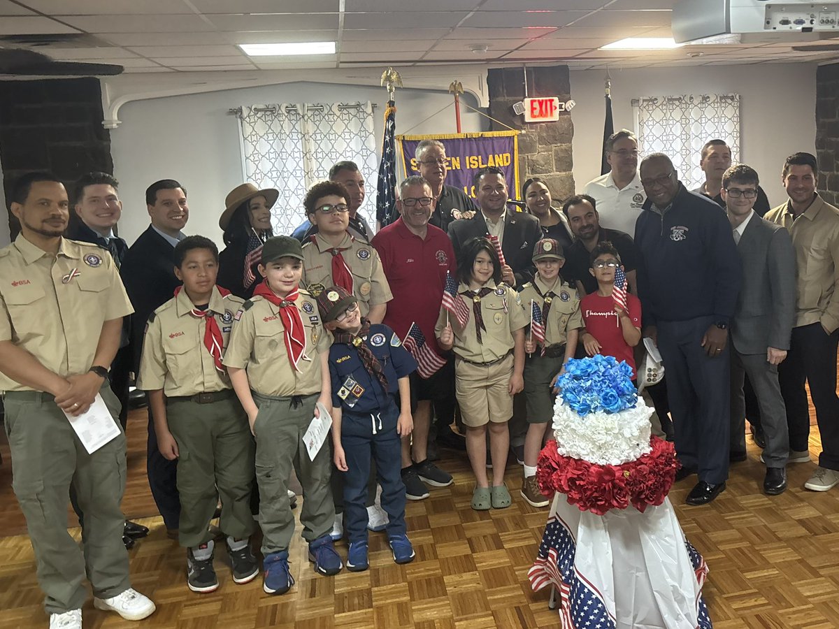 Thank you to the Elks Lodge for hosting a beautiful Flag Day Ceremony this morning, welcoming the community to learn about our flag's design while paying homage to the many individuals &amp; their sacrifices that have made our country so great. Today and always, God Bless America! 🇺🇸